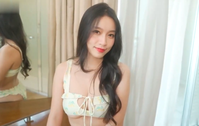 Clip sex nện em phò vú to trước gương